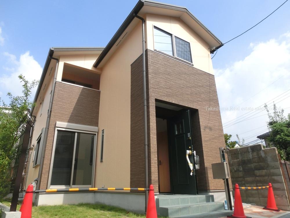 Local appearance photo. On the sunny one house facing south road, House is a manufacturer of Osaka Gas Ju設 house.
