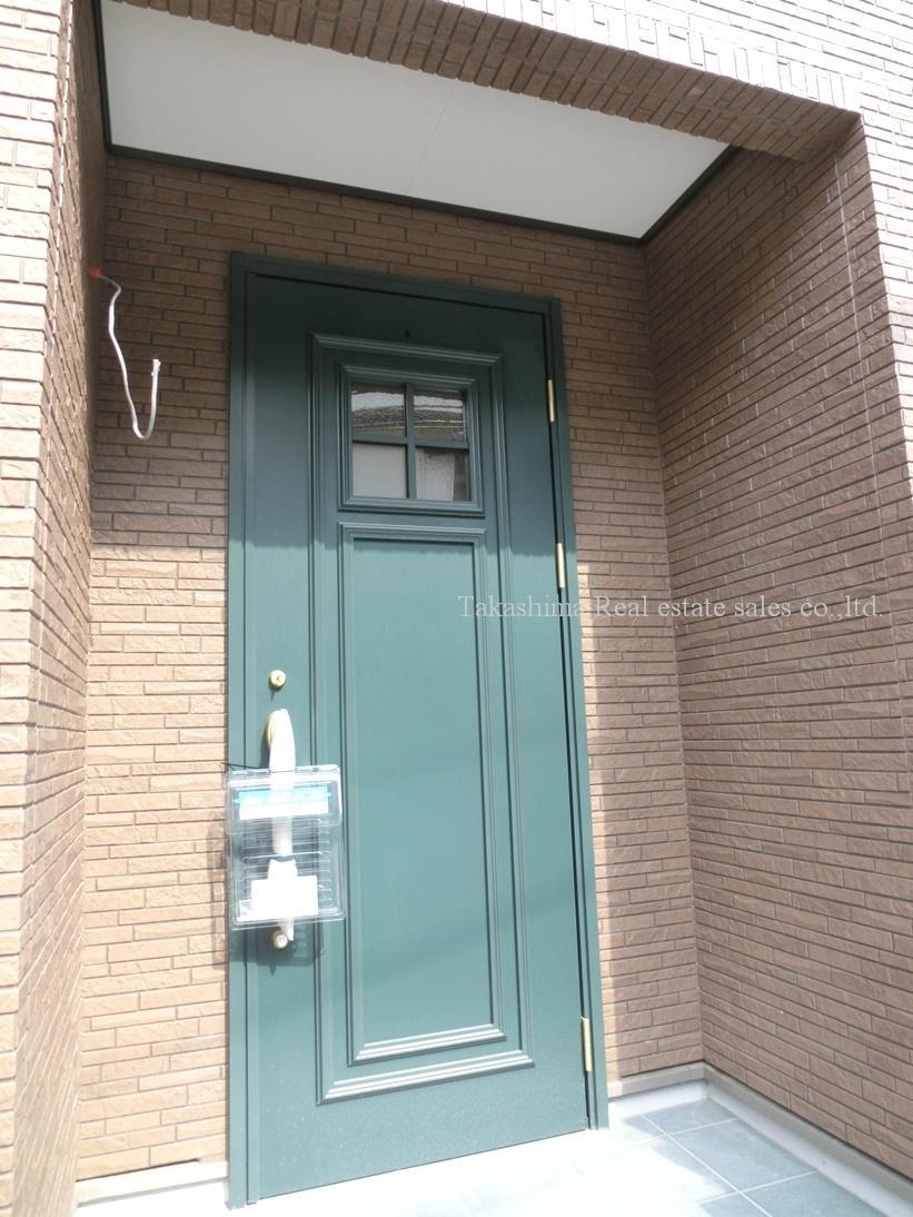 Entrance. In Osaka Gas Ju設 architecture, Housed many, Excellent is one house to energy saving and economy. 