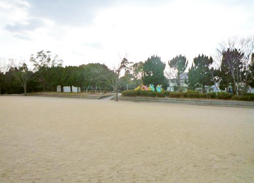 park. Run around the children in the 26m wide park to Hirai park, Dog walks and walking and various generations have been effectively used the time. 