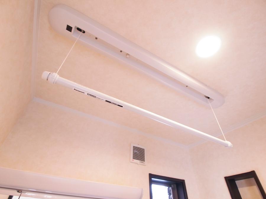 Other Equipment. Peace of mind a rainy day! Effective use of the ceiling space that was not used until now! When hanging out is, Sururi and drop to dry easy height. Because it is raised to the ceiling when not in use, Also refreshing appearance! 
