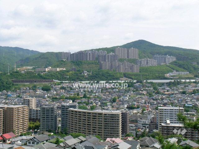Local appearance photo. "La ・ Vista Takarazuka "distant view La ・ Vista Takarazuka Refinasu is located in the highest position.