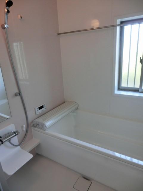 Bathroom. With bathroom heating drying function !!