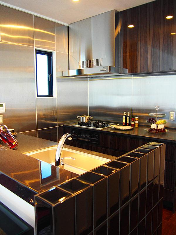 Kitchen. Stylish kitchen floating luxury. (No. 7 locations)