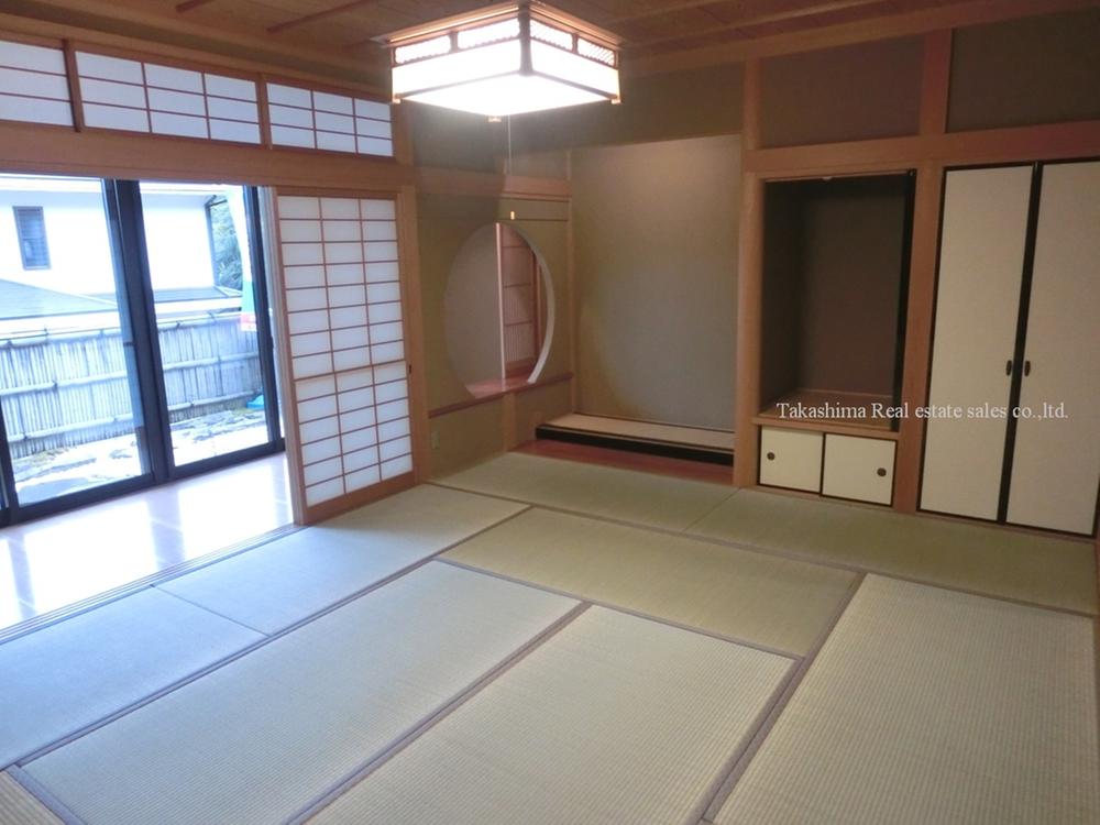 Non-living room. 10.7 Pledge of Japanese-style room is so big, There is also a Hiroen.