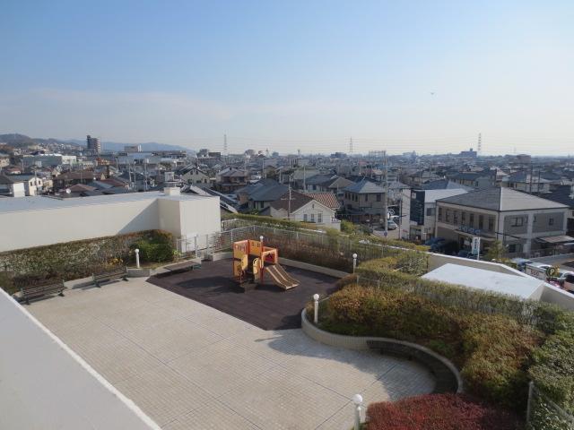 View photos from the dwelling unit. East direction. Below there is a rooftop amusement of common areas.