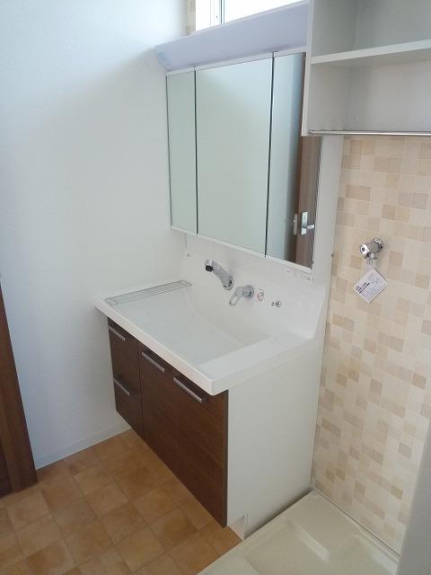 Wash basin, toilet
