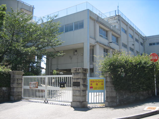 Junior high school. Takarazuka City Hobai 180m until junior high school (junior high school)