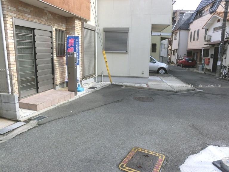 Local photos, including front road. South road. (Double-sided is the road)