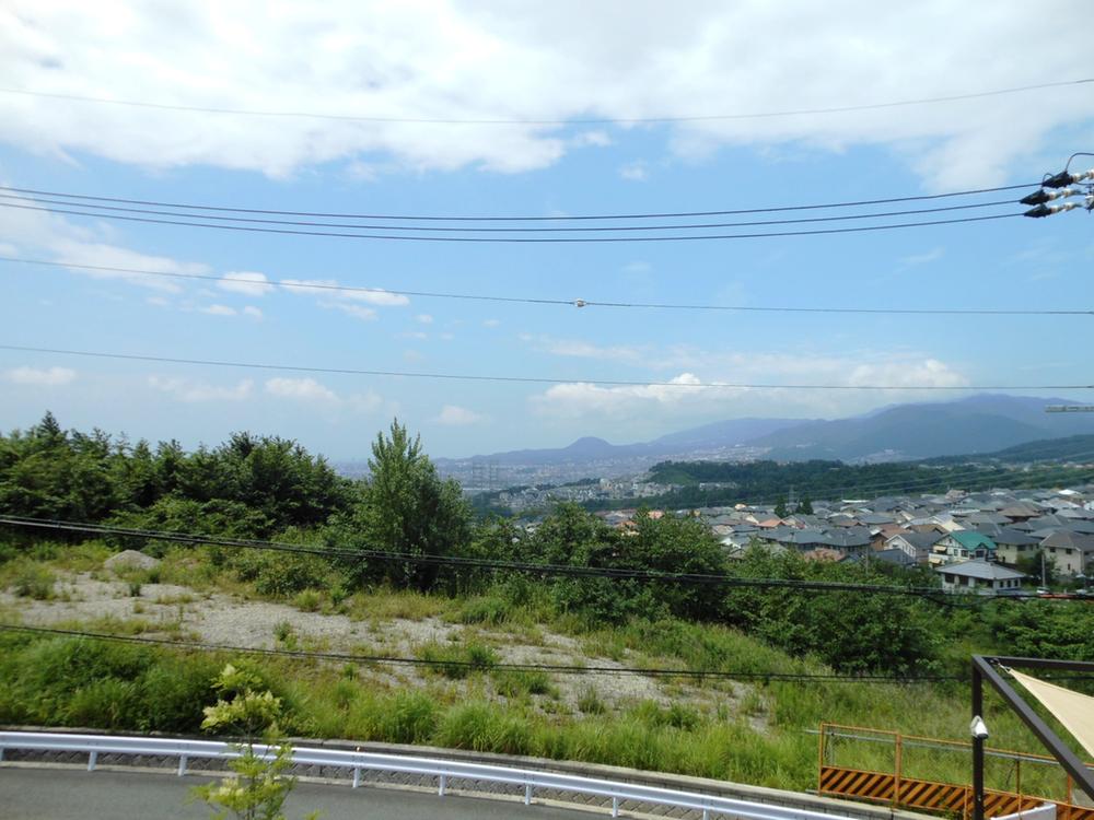 View photos from the dwelling unit. View from 2F living room (south direction: overlooks to Kozan) (July 2013 shooting)