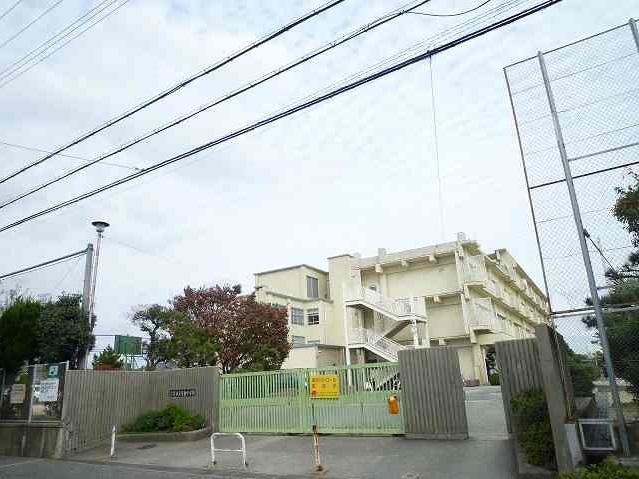 Junior high school. Takarazuka Municipal Akuranaka 370m to school
