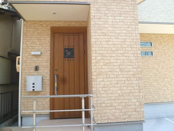 Local appearance photo. Good entrance of the atmosphere!