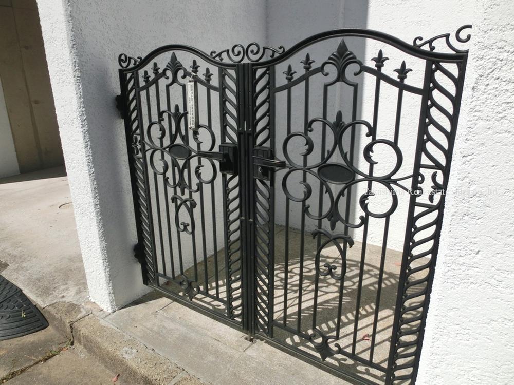 Local appearance photo. Stylish gates.