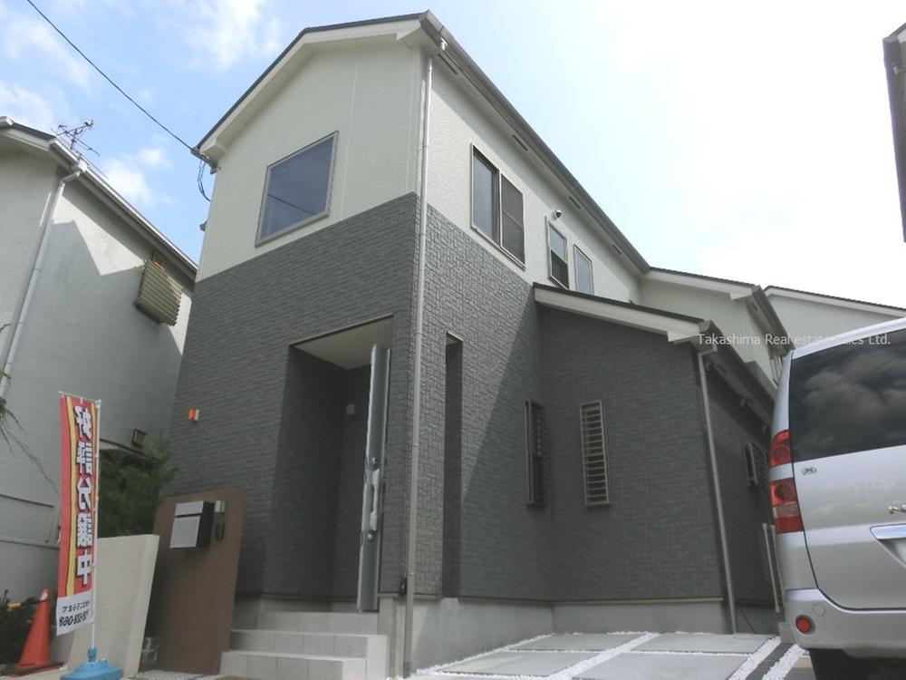 Local appearance photo. Stylish appearance. It was stately completed. Front road is spacious width 5.4m.