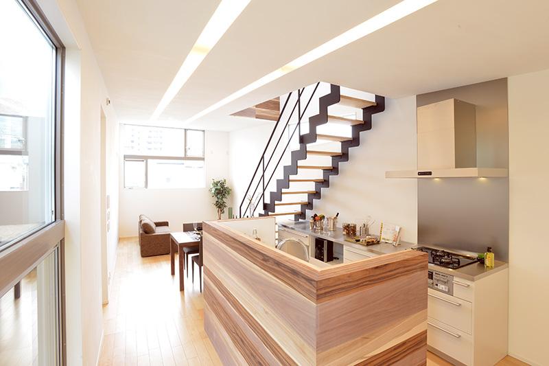 Living. Light entering from the top of the top light to 2DK is, Bright produce a dining and kitchen. (No. 3 locations)