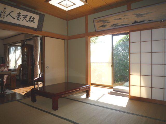 Other introspection. Japanese-style room (with a veranda)