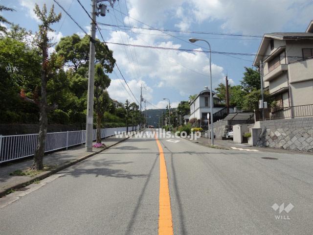 Local photos, including front road. Frontal road