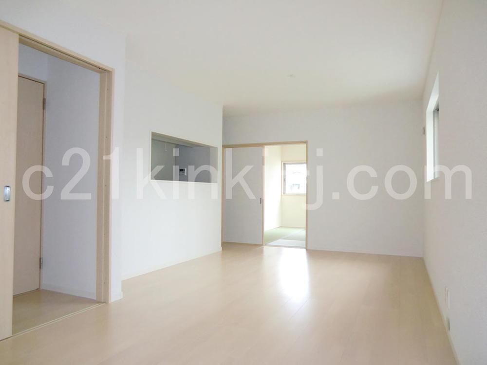 Same specifications photos (living). Same specifications photos (living) All window glazing! 24-hour ventilation system equipped!