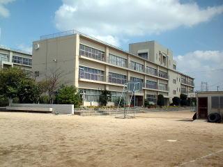 Junior high school. Takarazuka Municipal Takashi until junior high school 919m