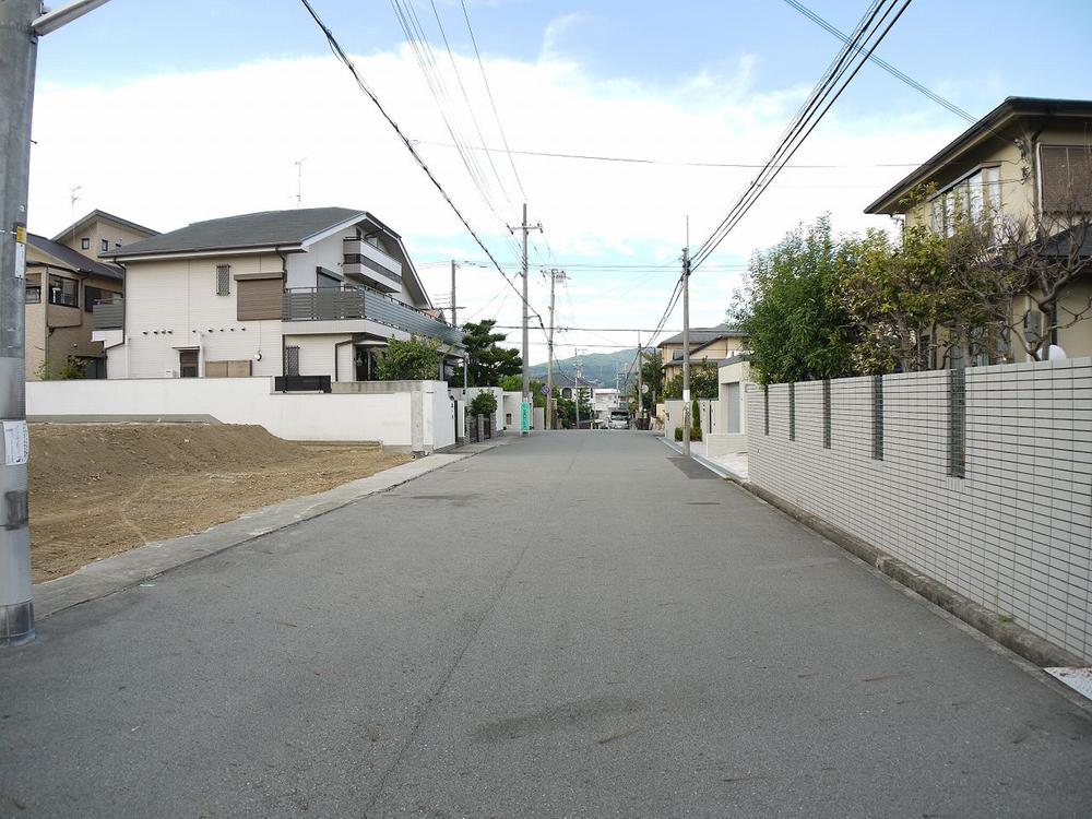 Local photos, including front road. Shooting the front road in the north direction (Property photo on the left)