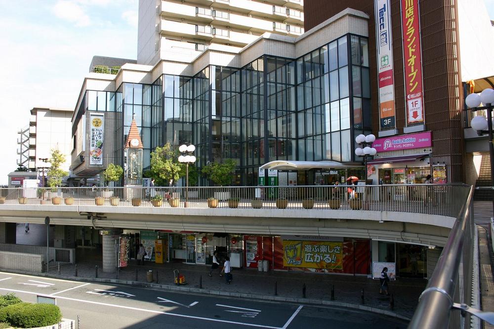 Supermarket. 1044m until the anchor supermarket Hankyu Sakasegawa shop