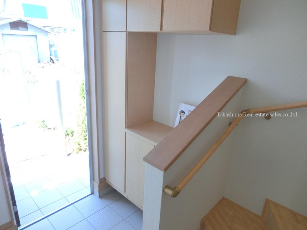 Receipt. Entrance housing is U-shaped.