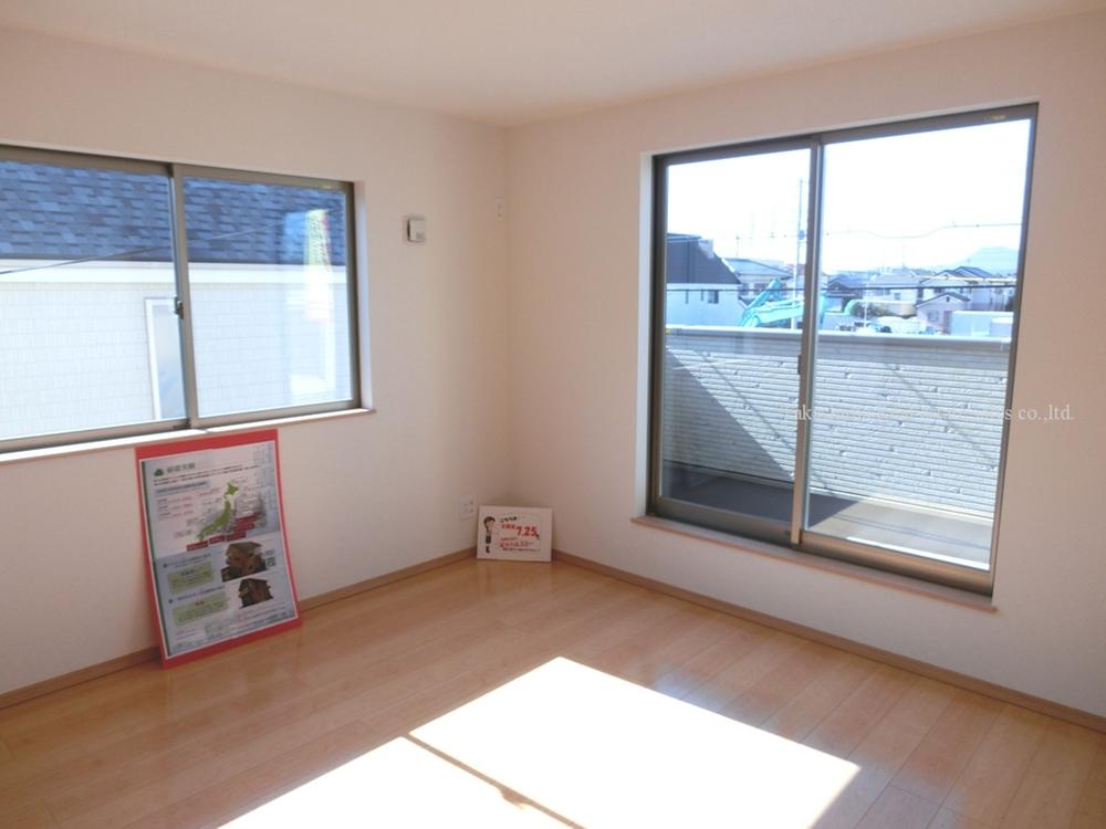Non-living room. Zenshitsuminami direction per second floor Western-style has become very bright.