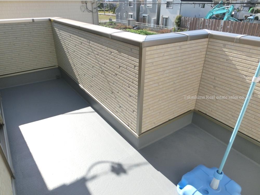 Balcony. Balcony is a large wide span.