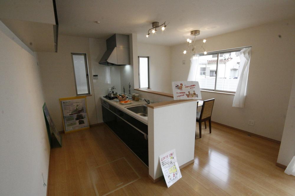 Kitchen. Indoor (12 May 2013) Shooting With an open kitchen, It is refreshing plan.
