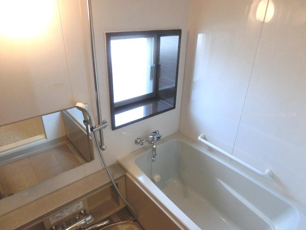 Bathroom. Bathroom is the type that there is a rare window to the apartment.