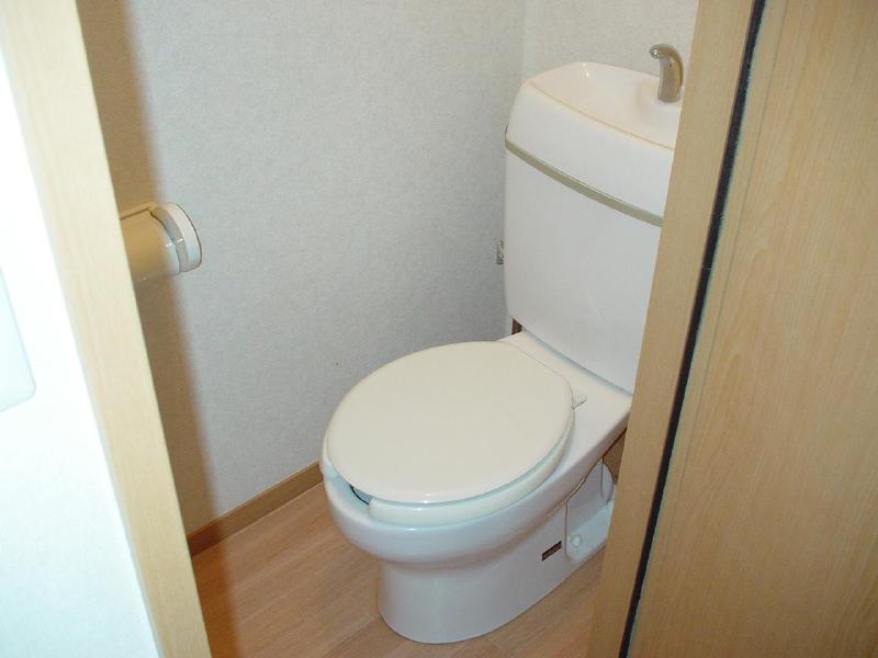 Toilet. ◎ toilet