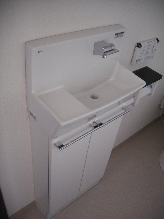 Toilet. Not tenants Residential home Takasago Komedamachi YonedaShin Interior Toilet is a wash-basin