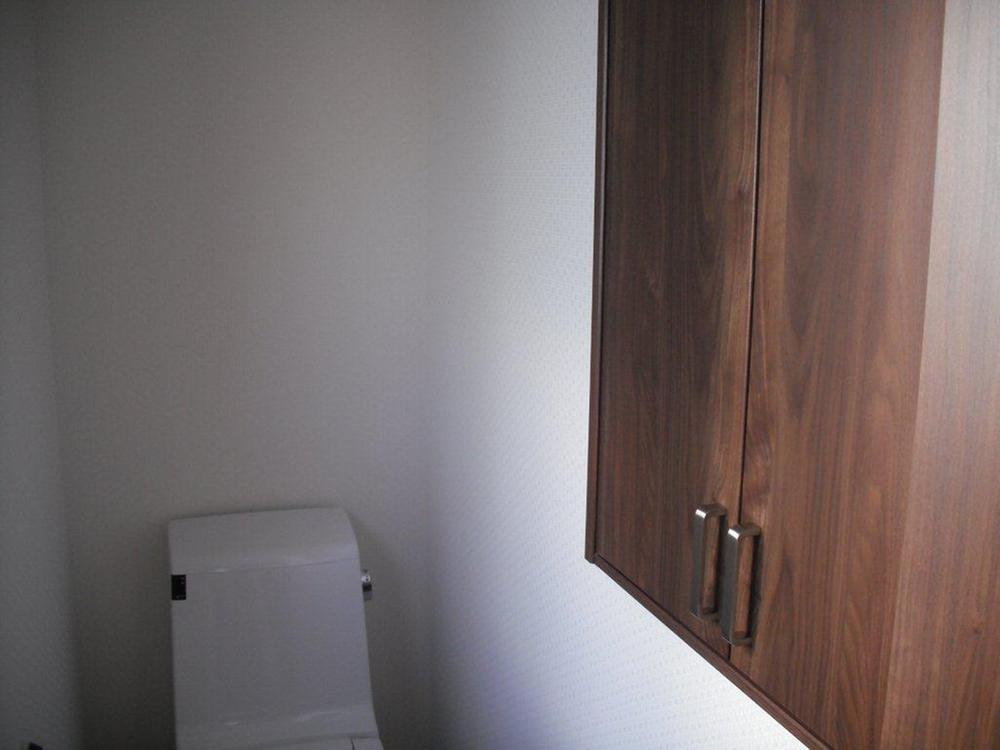 Toilet. Not tenants Residential home Takasago Komedamachi YonedaShin Interior I There are toilet storage