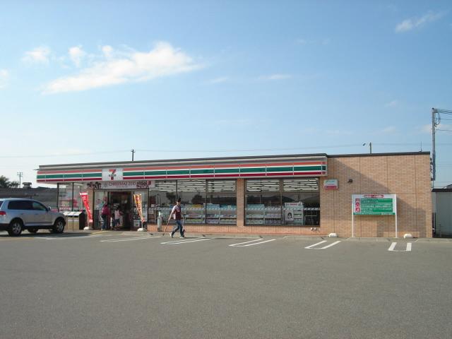 Convenience store. Seven to Eleven 360m