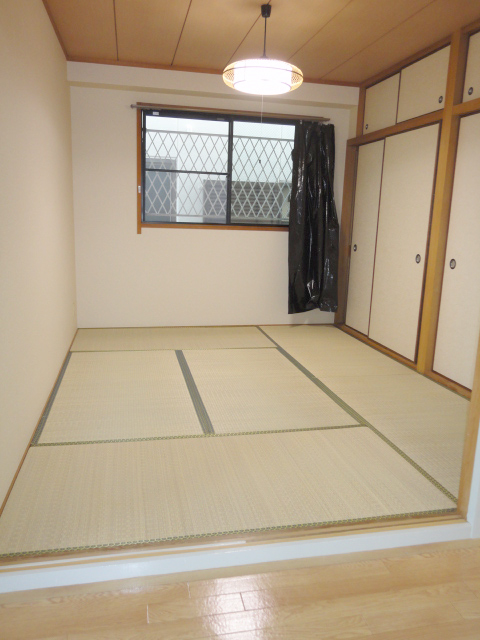 Other room space. Japanese-style room 6 quires ^^