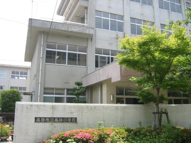 Primary school. Takasago to elementary school 450m