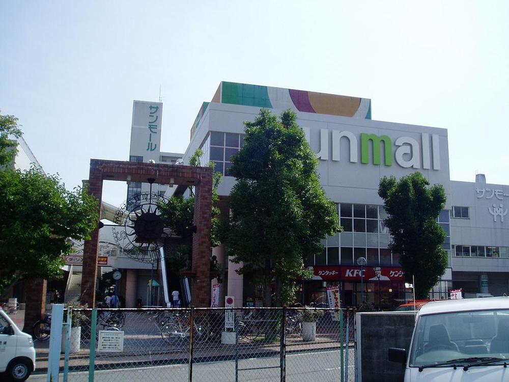 Shopping centre. 500m to Saint-Maur Takasago