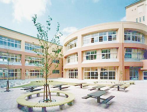 Primary school. 390m up to municipal Arai Elementary School