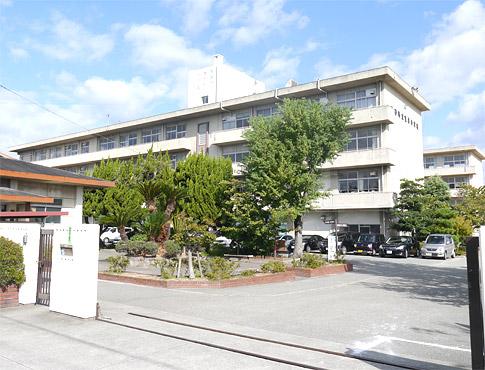 Junior high school. 750m up to municipal Arai Middle School