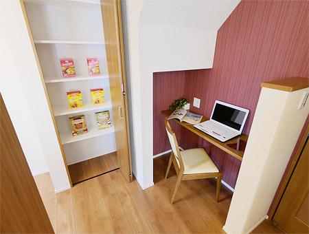 Kitchen.  [No. 7 land ・ Model house]  Mrs. corner provided in the space of the kitchen next to. And to publish to your friends or search for a recipe, Enhancement only of private space mom