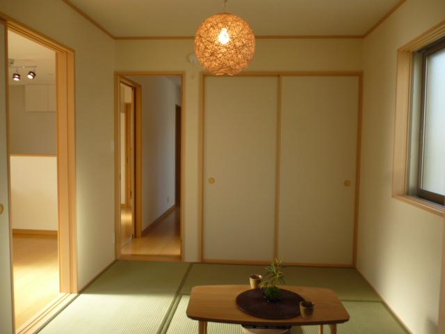 Non-living room. Holiday is a Japanese-style room unwind (November 8, 2013) Shooting