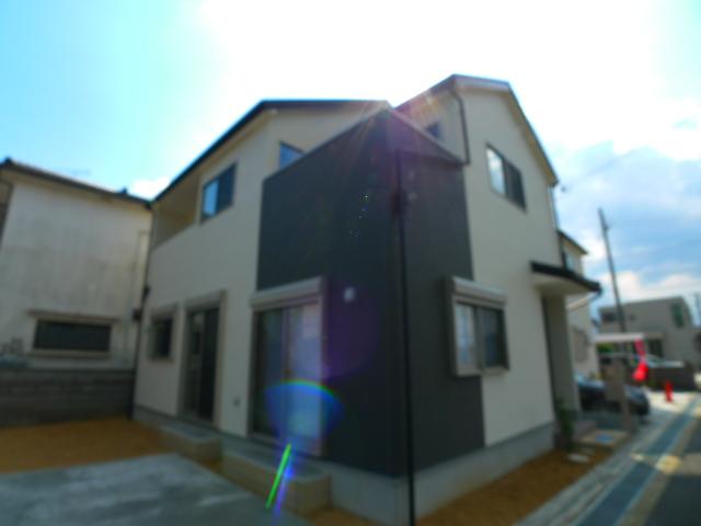 Same specifications photos (appearance). Simple modern appearance is characterized by