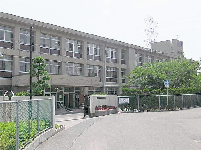 Junior high school. Shaoyang 700m until junior high school