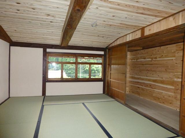 Non-living room. Second floor State of the Japanese-style room and closet