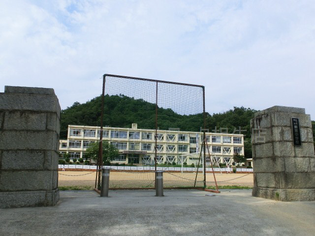 Junior high school. Shingu 2581m until junior high school (junior high school)