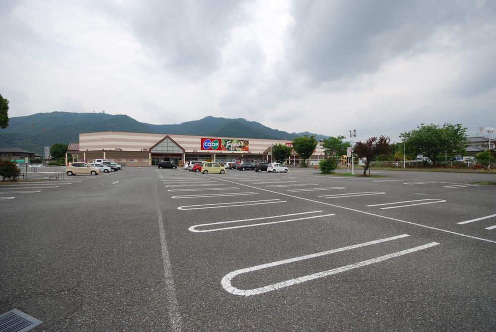 Shopping centre. 1030m to McDonald's Tatsuno Co-op store