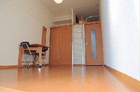 Living and room. 1F Flooring, There is security glass, 2F carpet