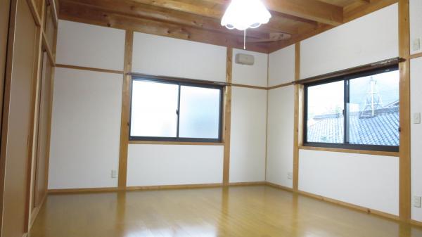 Non-living room. 2 Kaihigashi facing Western-style Ideal for main bedroom, You wake up in the morning sun