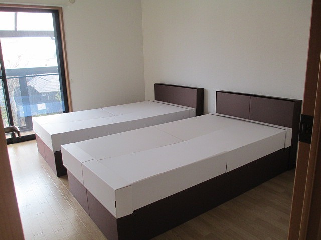 Other room space. Double bed also fits Western-style