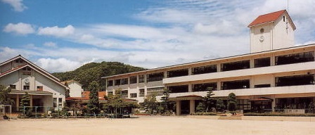 Primary school. Hidaka to elementary school (elementary school) 1614m