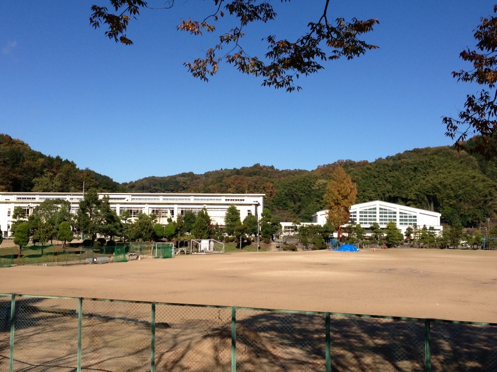 Junior high school. 1639m to the Hidaka east junior high school (junior high school)